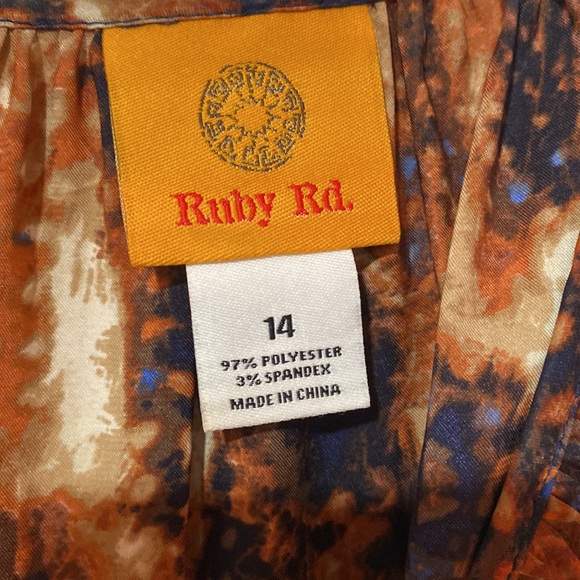 Ruby Rd. Size 14. Stunning Blouse.   Feather decoration.      Mint. - Picture 2 of 6